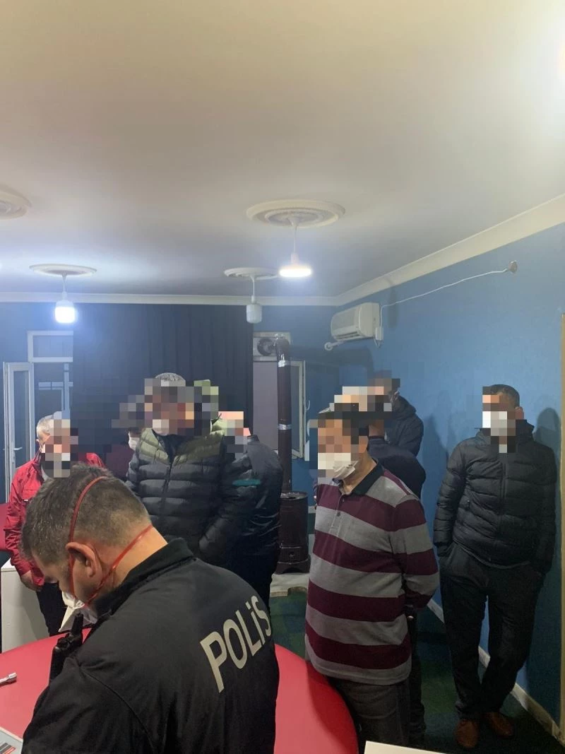 Şafak vaktinde derneğe kumar baskını
