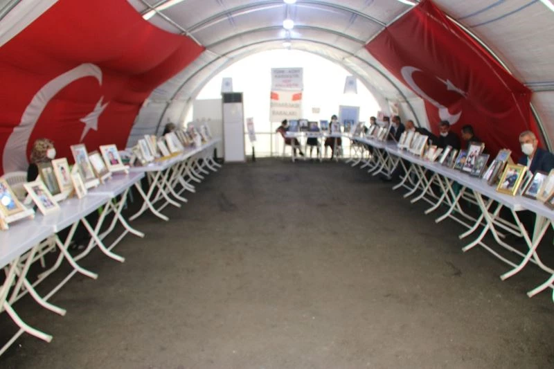 Evlat nöbetindekindeki ailelerin umutları çocukların dönmesine bağlı
