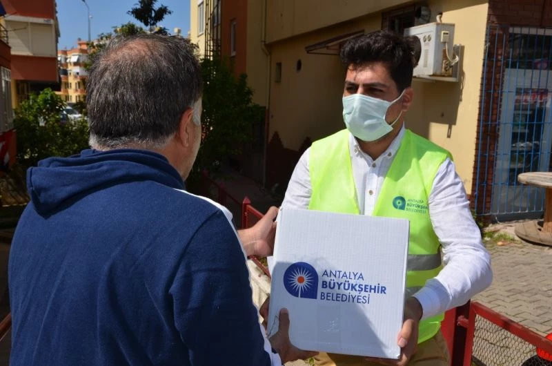 Gıda paketleri Alanya’da ihtiyaç sahipleri ile buluştu
