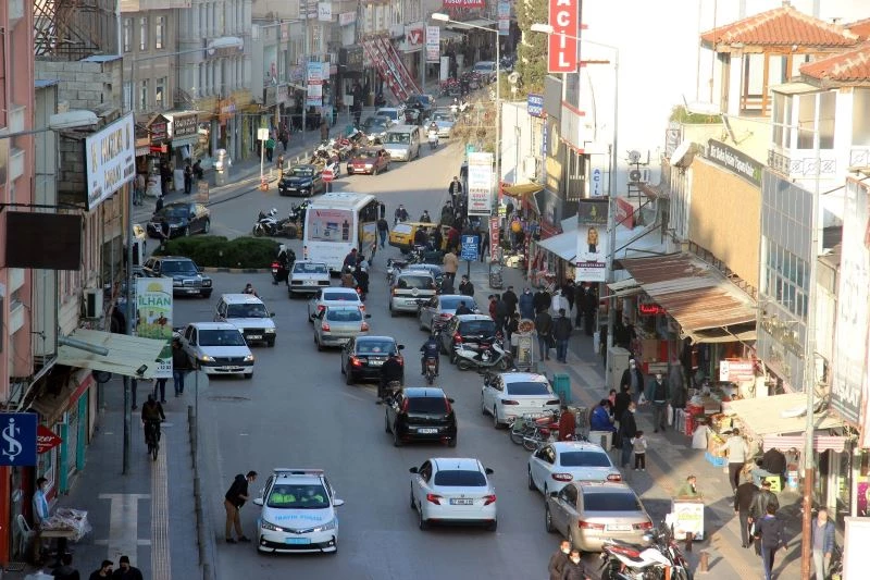 Kilis’te iftara yetişmek isteyenlere polis desteği
