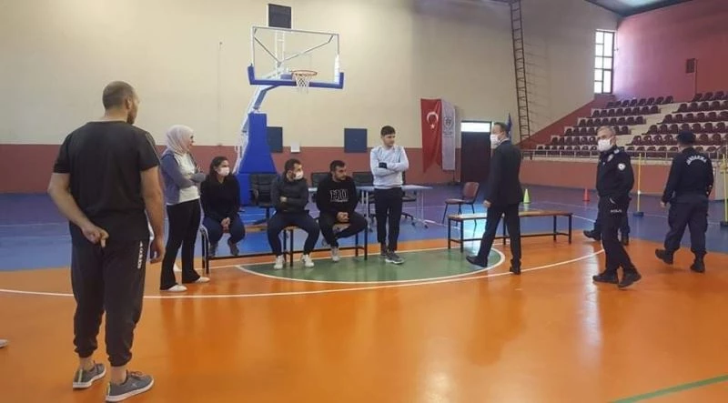 Çal’da polis olmak isteyen gençlere ücretsiz parkur
