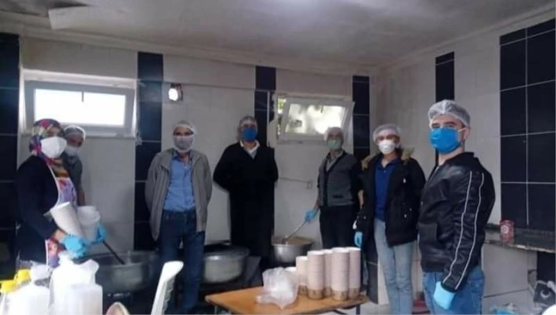 Köylüler aşevi kurdular, ihtiyaç sahiplerine her gün yemek veriyorlar
