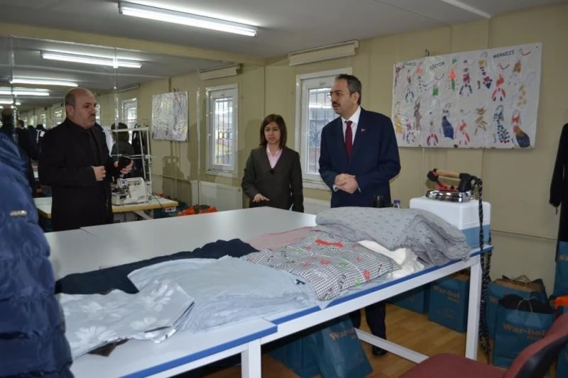 Sultanbeyli Kaymakamlığından eğitime ara veren gençlerin eğitime devamı ve işe yerleştirilmesi projesi
