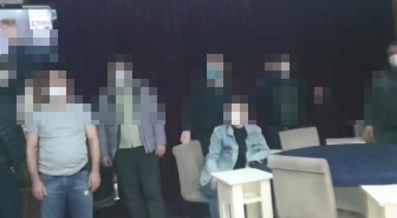 Yasaklara rağmen kumar oynayan şahıslara polis baskını
