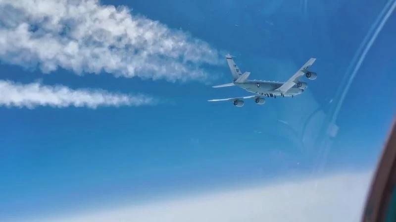 Rus savaş uçağı, ABD keşif uçağını engelledi
