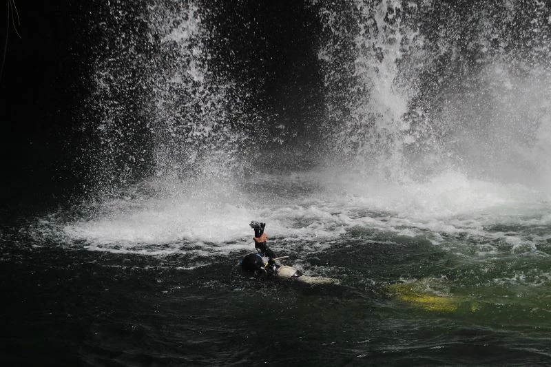 Dalgıçlar düden şelalesine daldı, tek canlı görüntüleyemedi
