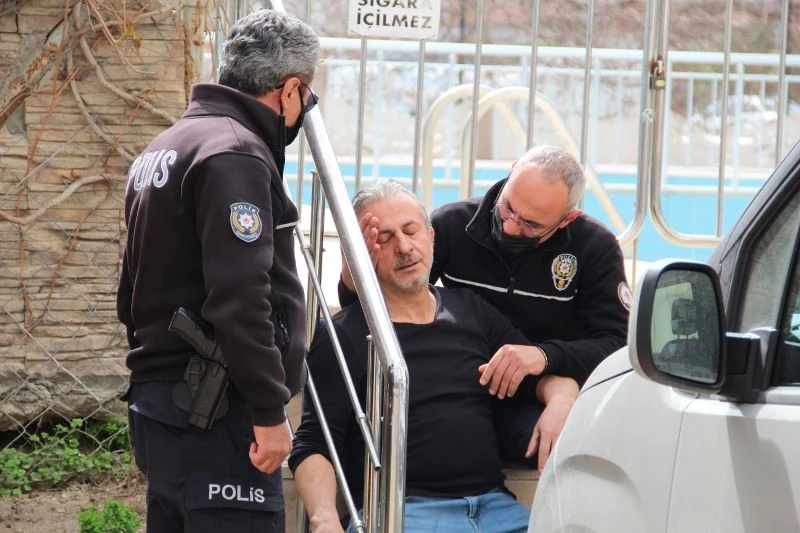 Dumandan etkilenip fenalaşan kalp hastasına ilk müdahale polisten
