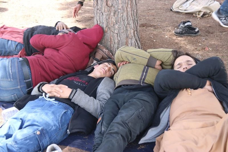 ’Türkiye bizim için bir umuttur’ diye yola çıkan göçmenlerin hikayeleri yürek burkuyor
