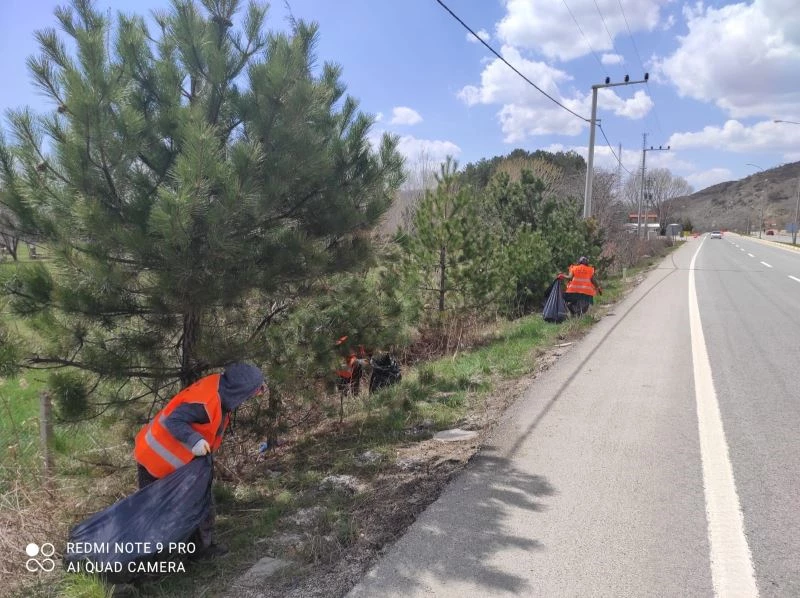 2 saatte 15 torba atık toplandı
