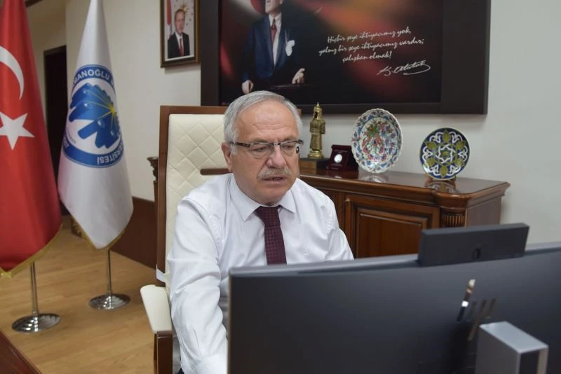 Rektör Ak, öğrencilerin sorularını cevapladı
