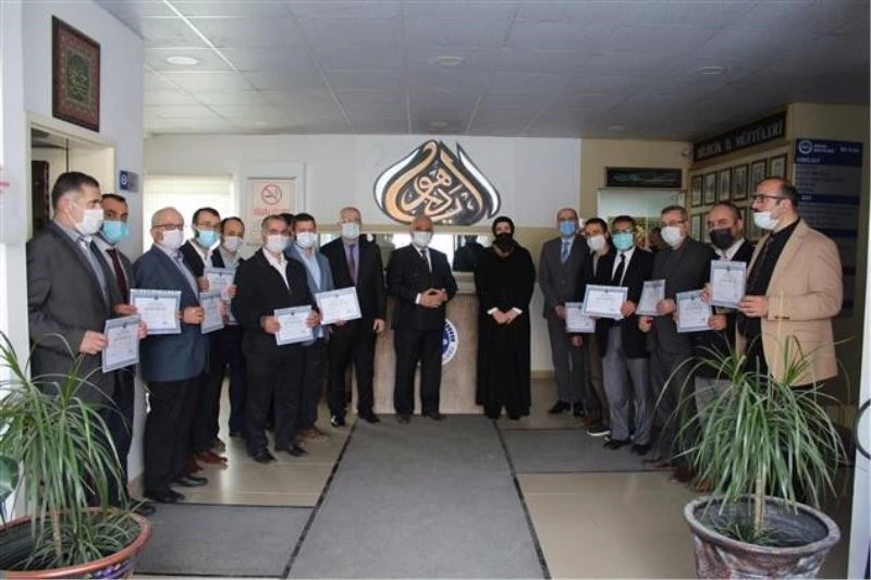 Hafızlığı Muhafaza Hizmet İçi Kursuna katılanlara başarı belgeleri verildi
