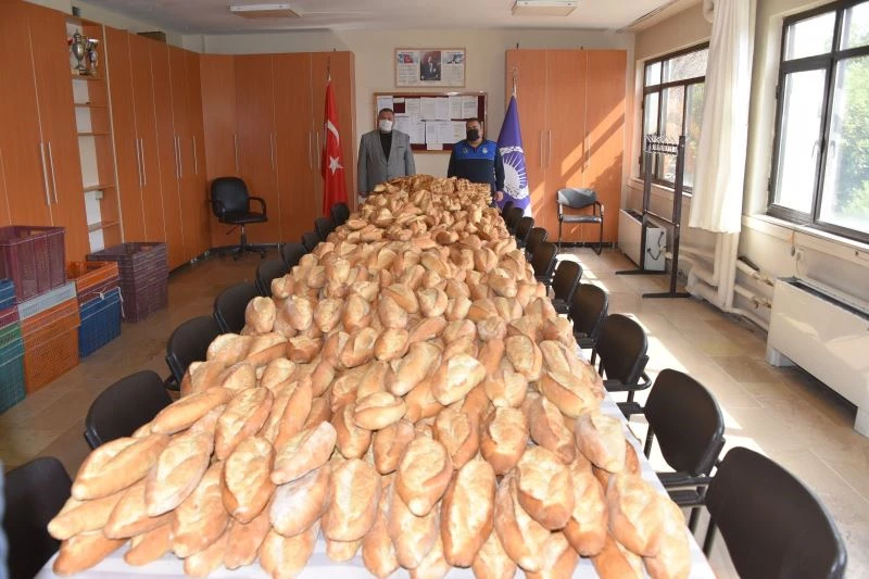 Manisa’da açıkta satılan binlerce ekmeğe el konuldu
