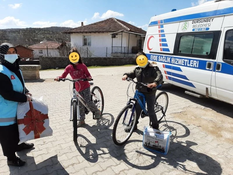 Başkan Bahçavan öksüz ve yetim çocukların yüzünü güldürdü
