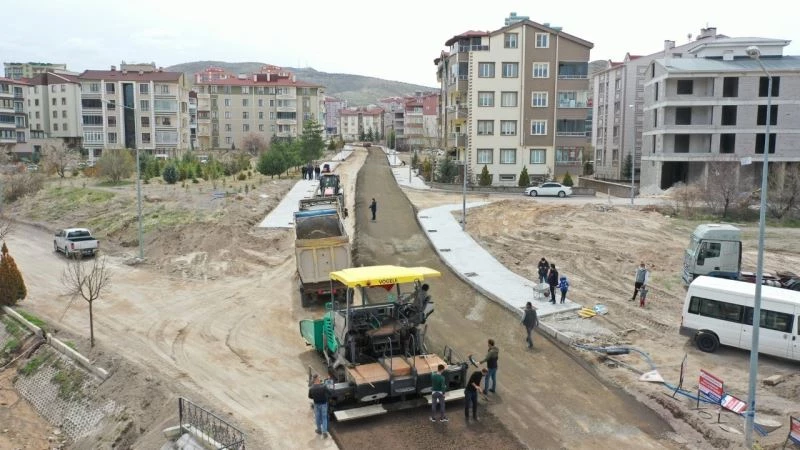 Gazi Caddesinde sıcak asfalt öncesinde PMT serimine başlandı
