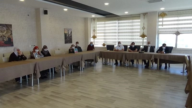 Evlat nöbetindeki aileler kısıtlamada da nöbetini sürdürdü
