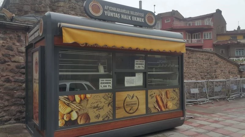 Sosyal mesafesiz kuyruk gerekçe gösterilip halk ekmek büfesi kapatıldı
