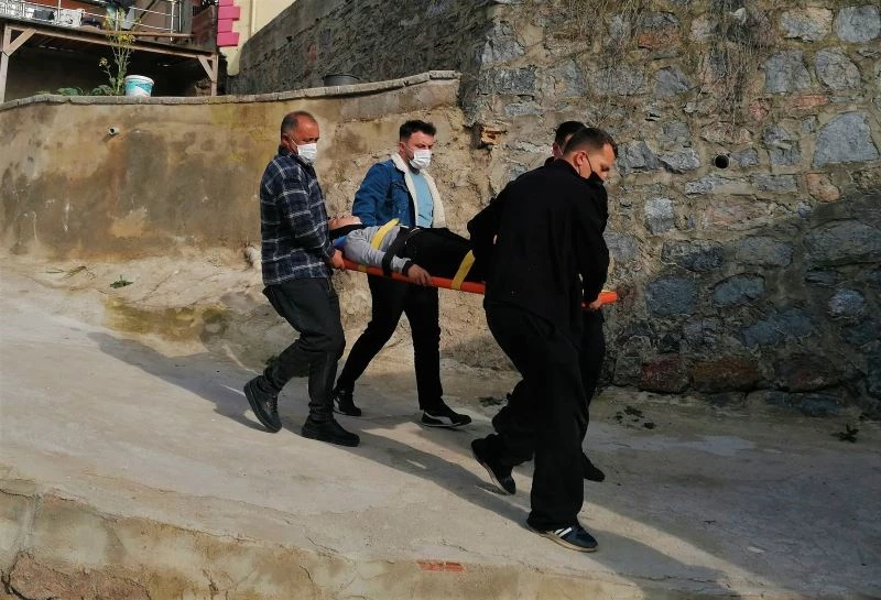 14 yaşındaki çocuk merdivenlerden düşerek yaralandı
