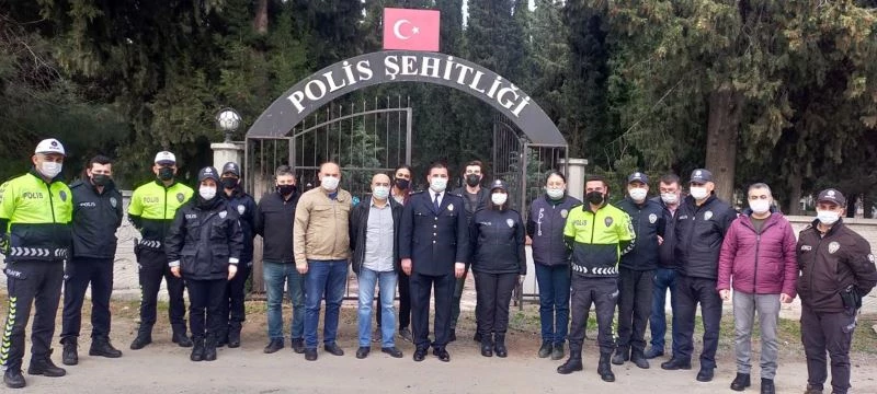 Havran’da polisler şehitliği ağaçlandırdı
