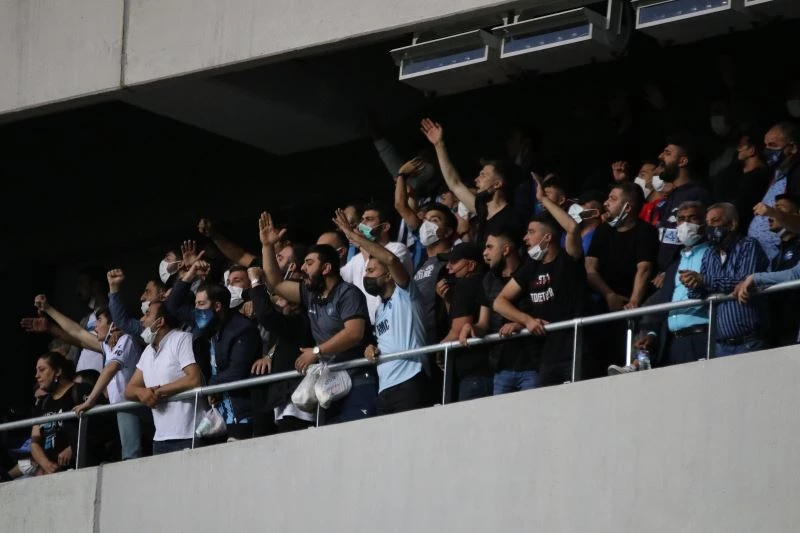 Adana Demirspor maçındaki seyirci sosyal medyada gündem oldu