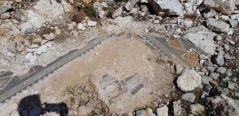 Defineciler binlerce yıllık tarihi dinamit kullanarak talan ediyor
