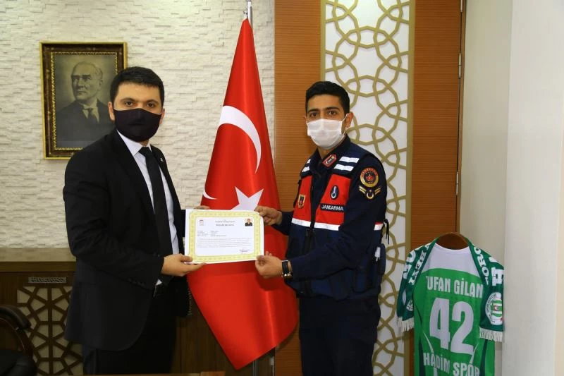 Kaymakam Gilan’dan jandarma personeline başarı belgesi
