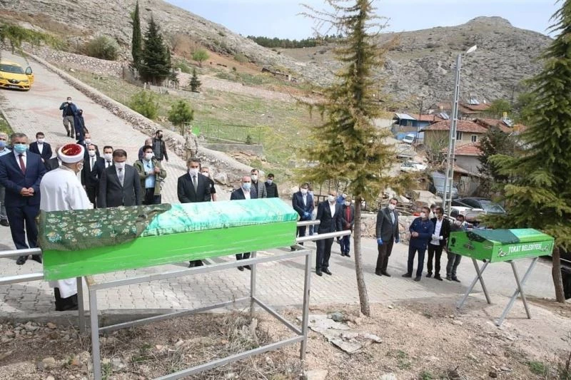 Kimsesizlerin cenazelerini il protokolü kaldırdı
