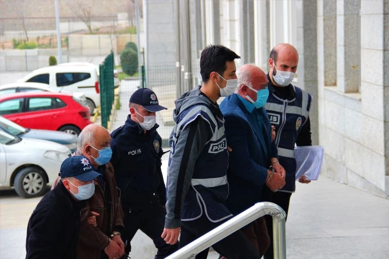 Yaşlı kadını kaçırıp alı koyan şüpheliler adliyede hüngür hüngür ağladı
