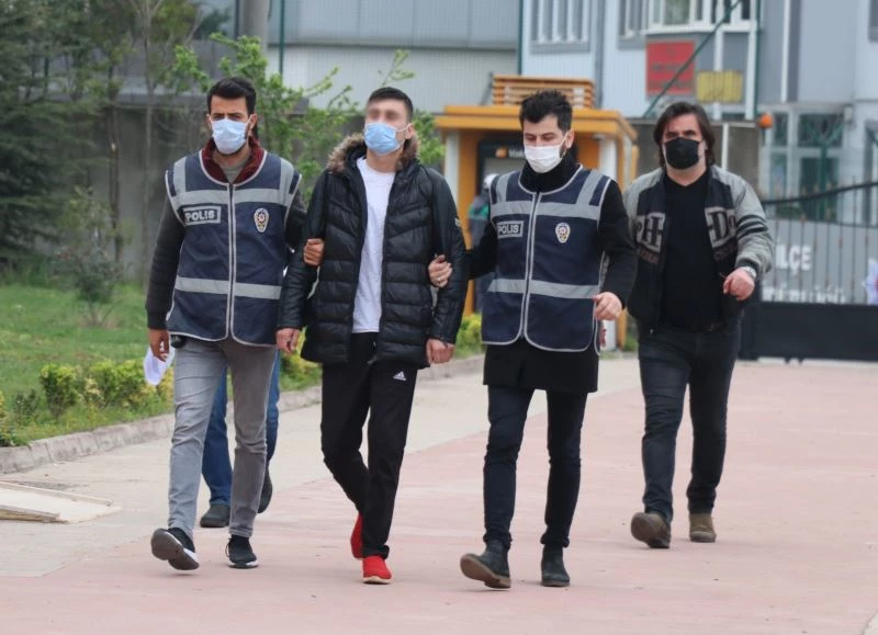 Cedde ortasında iki vatandaşı silahla yaralayan şahıs adliyeye sevk edildi
