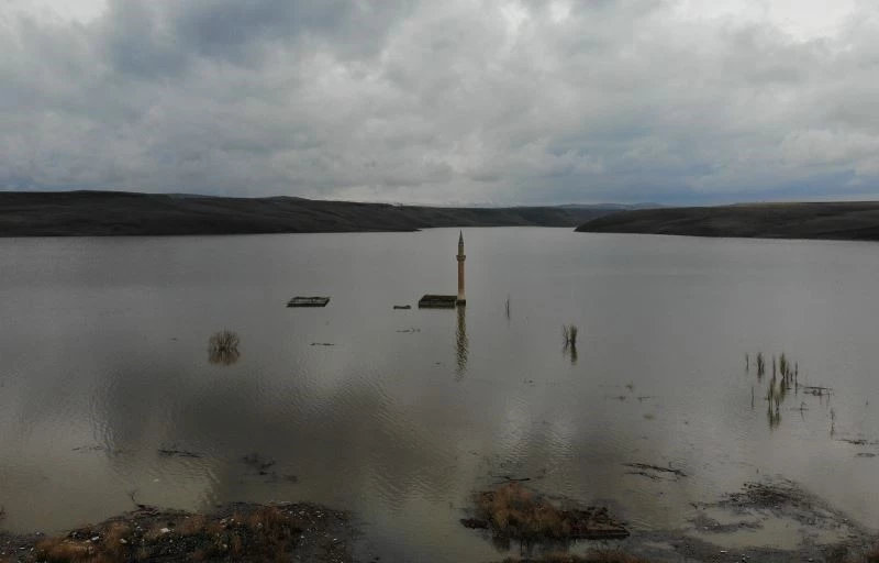 Köylerden geriye sadece cami minareleri kaldı
