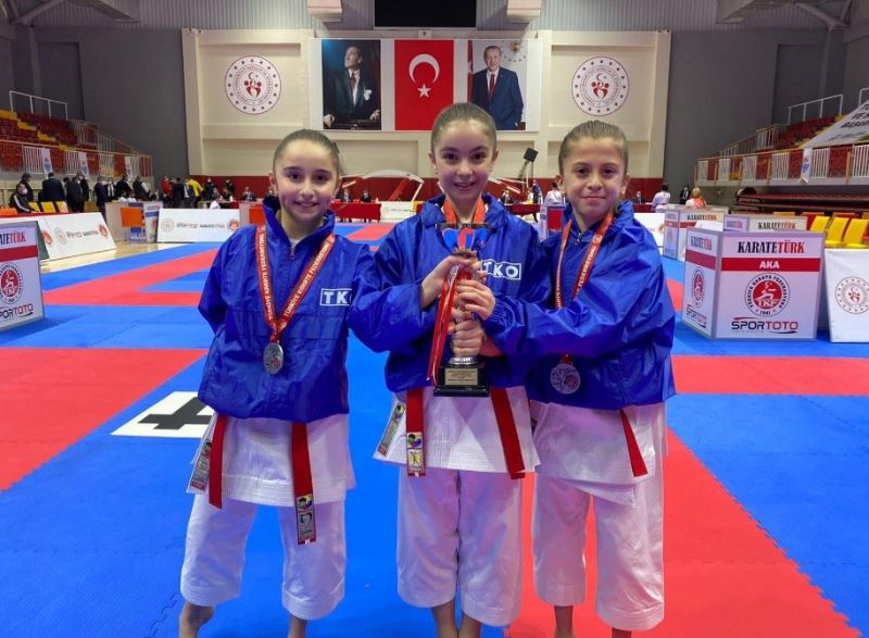 Karate Şampiyonası’ndan Türkiye derecesi ile döndüler
