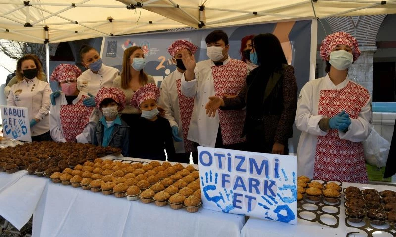 Kuşadası “Otizmin Farkındayız” dedi
