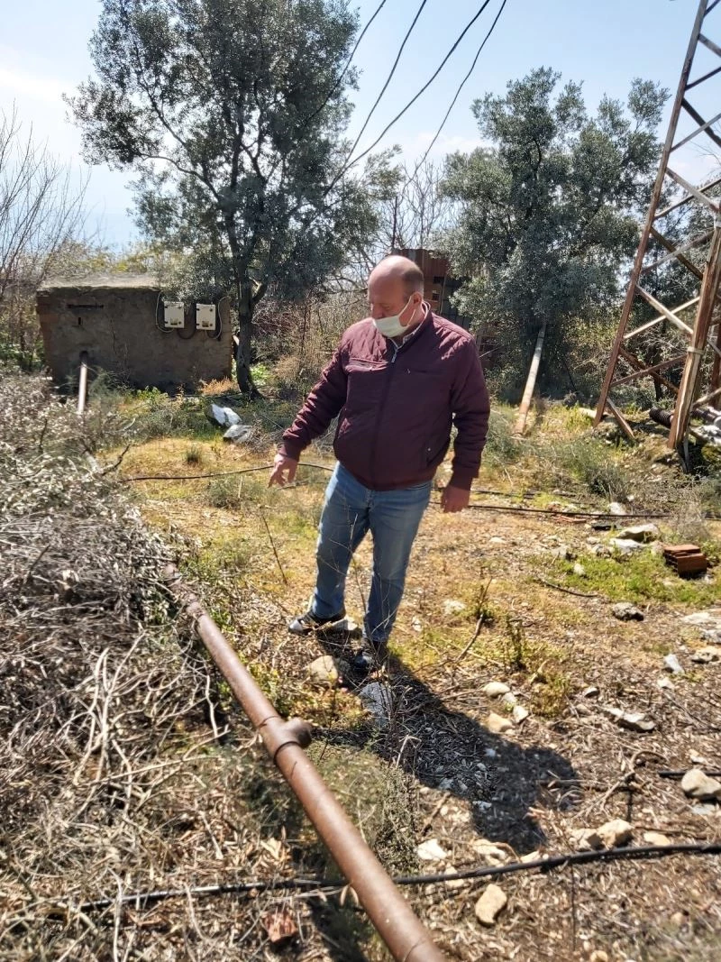 Çiftçinin sulama borularını çaldılar
