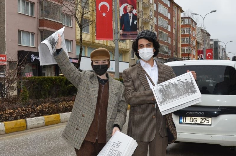 O yıllara özgü giyinip 