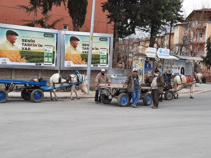 Asırlık at arabacılık can çekişiyor
