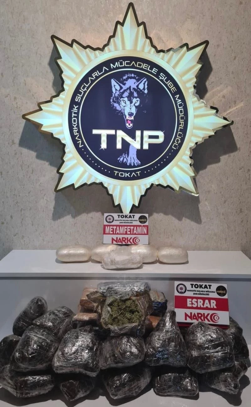 Tırın gizli bölmesinde 1 milyon TL’lik uyuşturucu ele geçirildi
