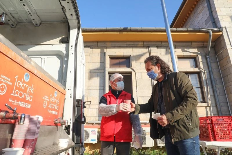 Büyükşehir Belediyesi, tren yolcularına çorba hizmetine yeniden başladı
