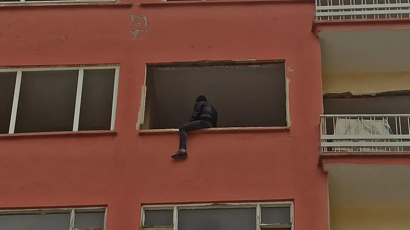 Eşi boşanma davası açınca intihar etmek istedi
