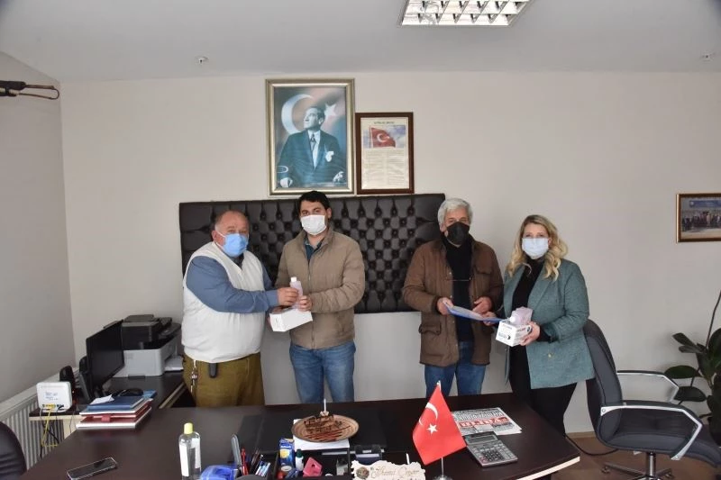 Muhtarlara konuk olup talep ve görüşlerini alıyorlar
