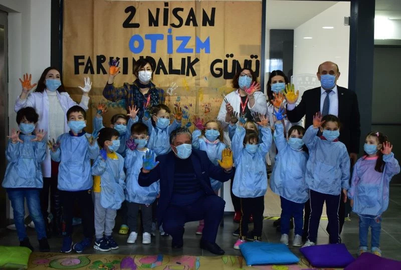 Otizm farkındalığının farkına vardılar
