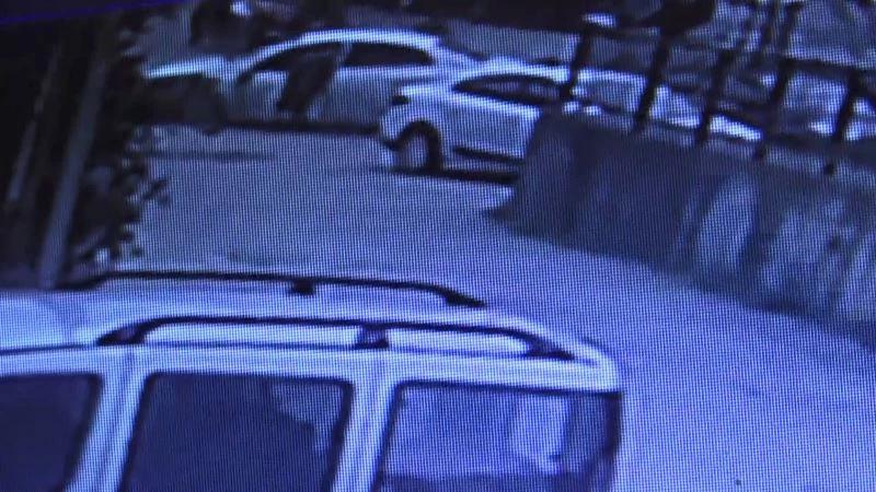 Polisten kaçarken liseli gence çarpan şahısların kaçma anları kamerada
