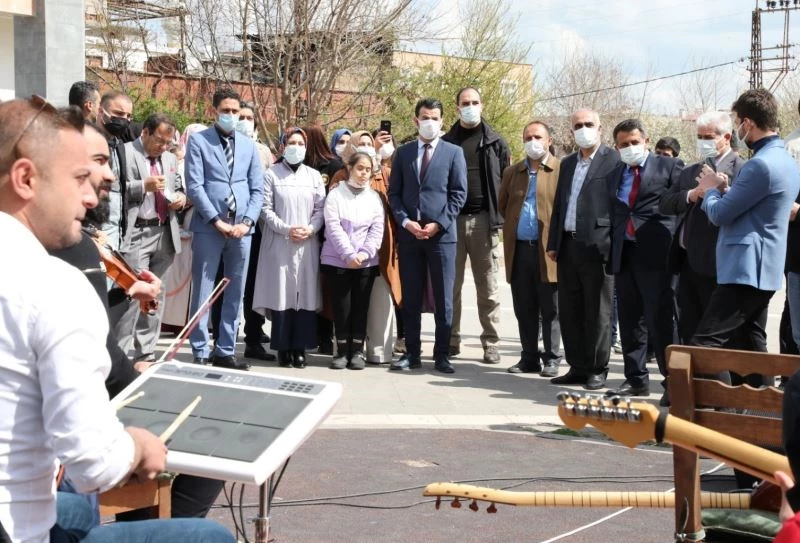 Kaymakam Beşikci, otizmli çocuklarla bir araya geldi
