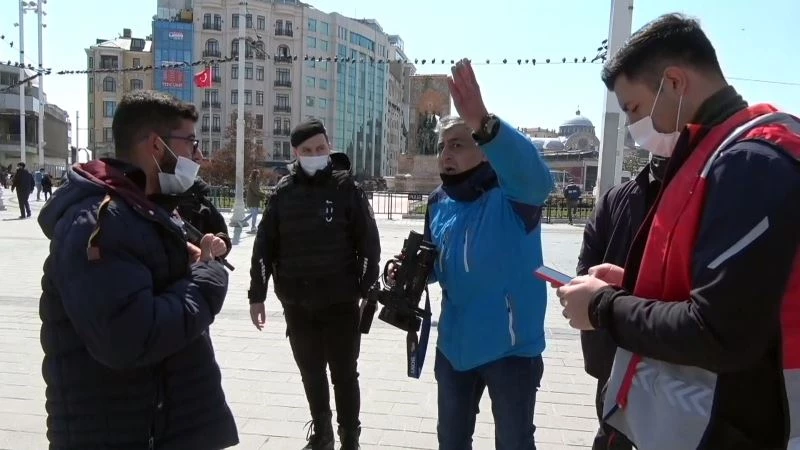 Taksim Meydan’da seyyar satıcılar gazeteciyi darp etti
