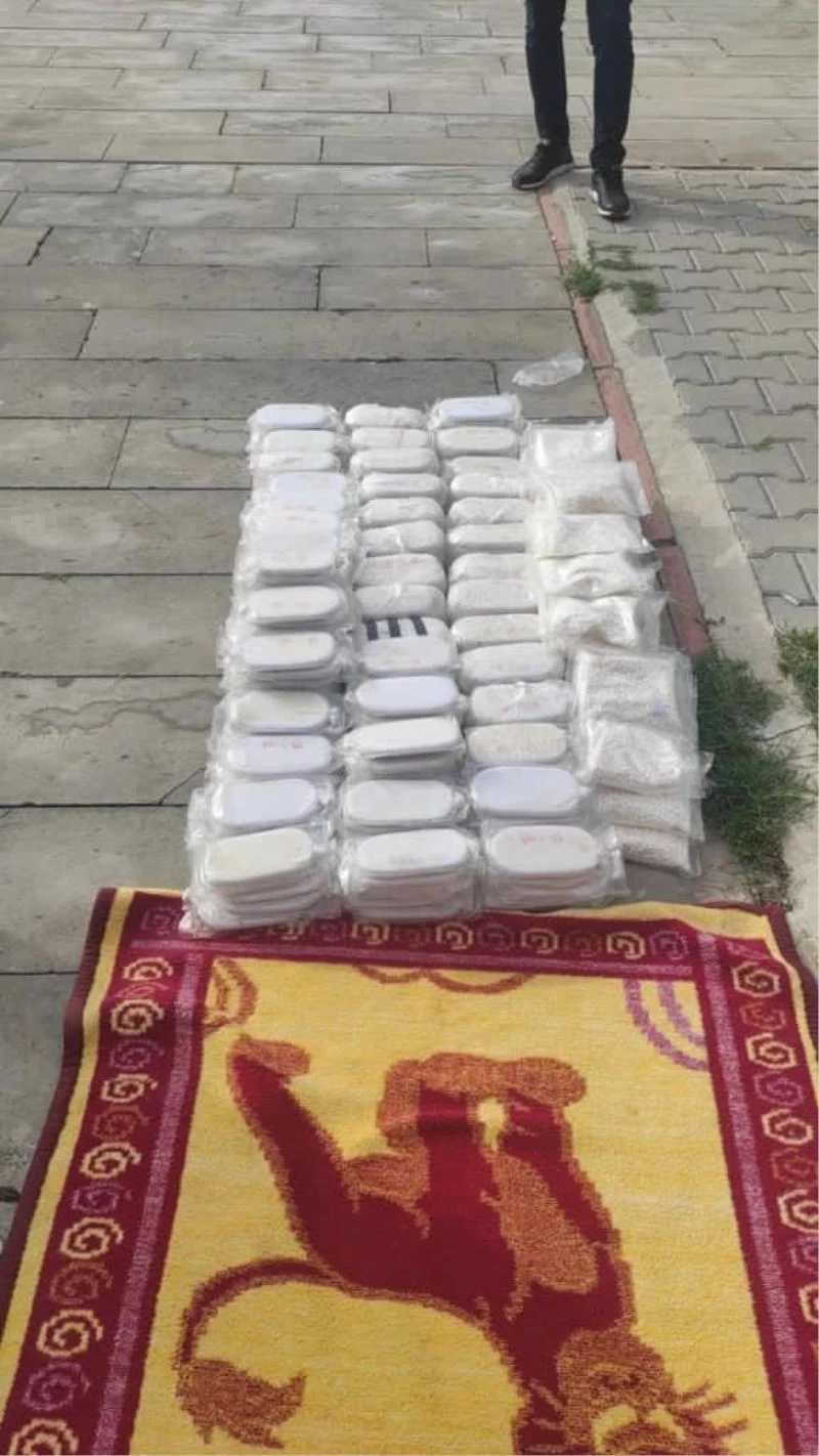 Otomobilin zulasından uyuşturucu çıktı
