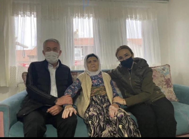 Asırlık Fatma nineye duygulandıran ziyaret
