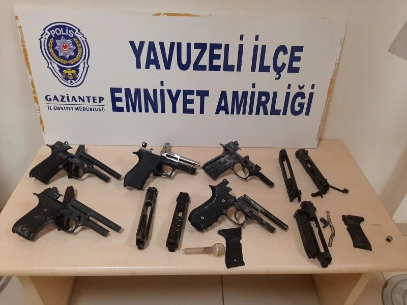 Tabanca imalatına baskın: 8 gözaltı
