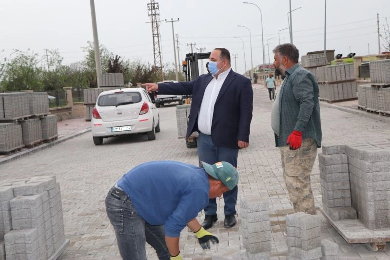 Viranşehir’de yeni mezarlığa kilitli parke döşendi
