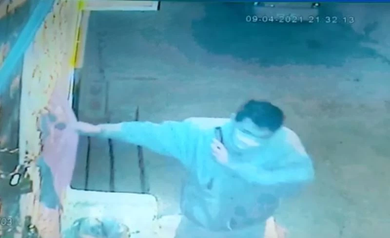 Kuşadası’nda Türk bayrağına çirkin saldırı
