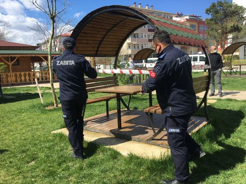 Vaka artışlarına karşı parklar şerit çekilerek kullanıma kapatıldı
