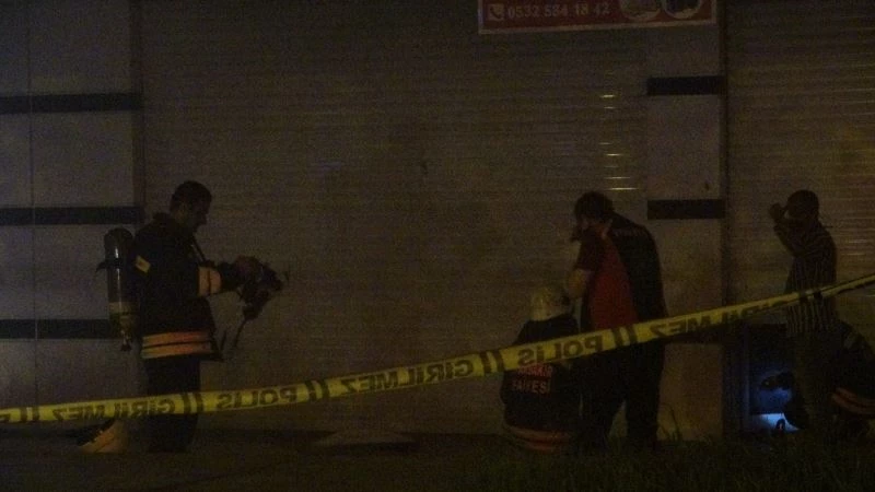 Yangın çıktı, kepenkler balyozla kırıldı
