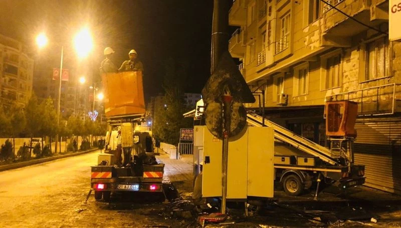 Dicle Elektrikten Silvan’da patlayan trafoda bakım ve yenileme çalışması
